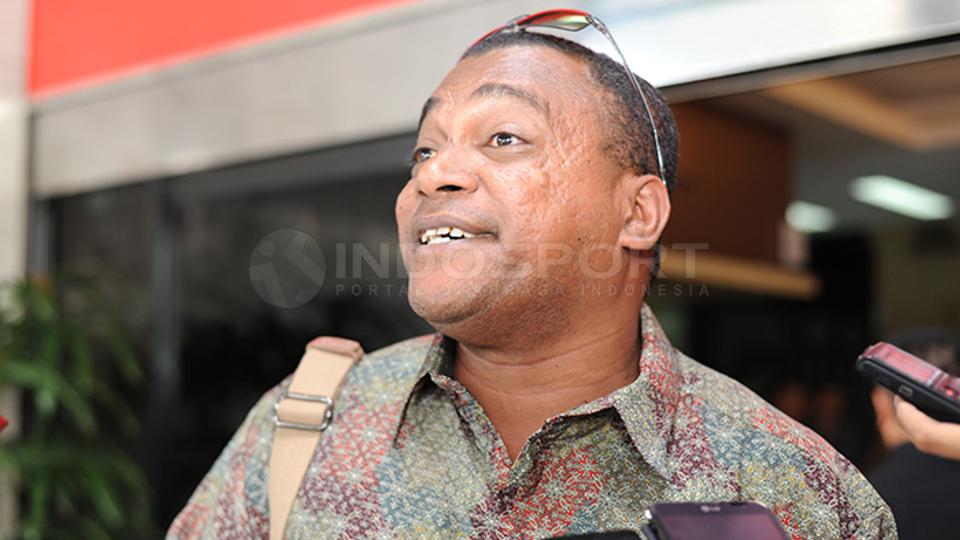 Anggota%20DPRD%20Papua%2C%20Jack%20Komboy%20saat%20ditemui%20di%20kantor%20Kementrian%20Pemuda%20dan%20Olahraga%2C%20Senayan%2C%20Jakarta%2C%20Kamis%20%2828%2F05%2F15%29.